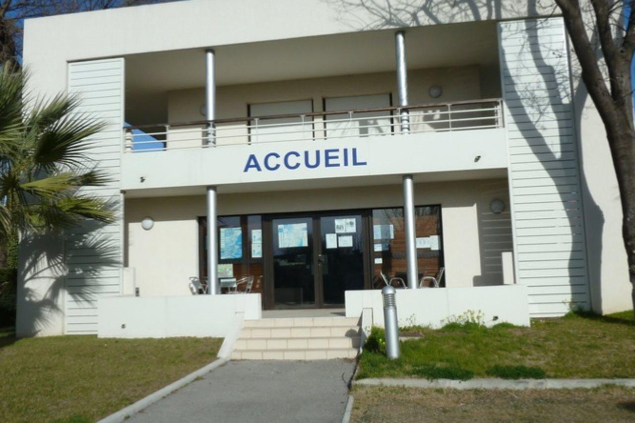 Vacanceole - Residence Carre Marine Mandelieu Buitenkant foto