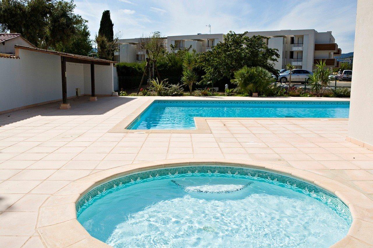 Vacanceole - Residence Carre Marine Mandelieu Buitenkant foto