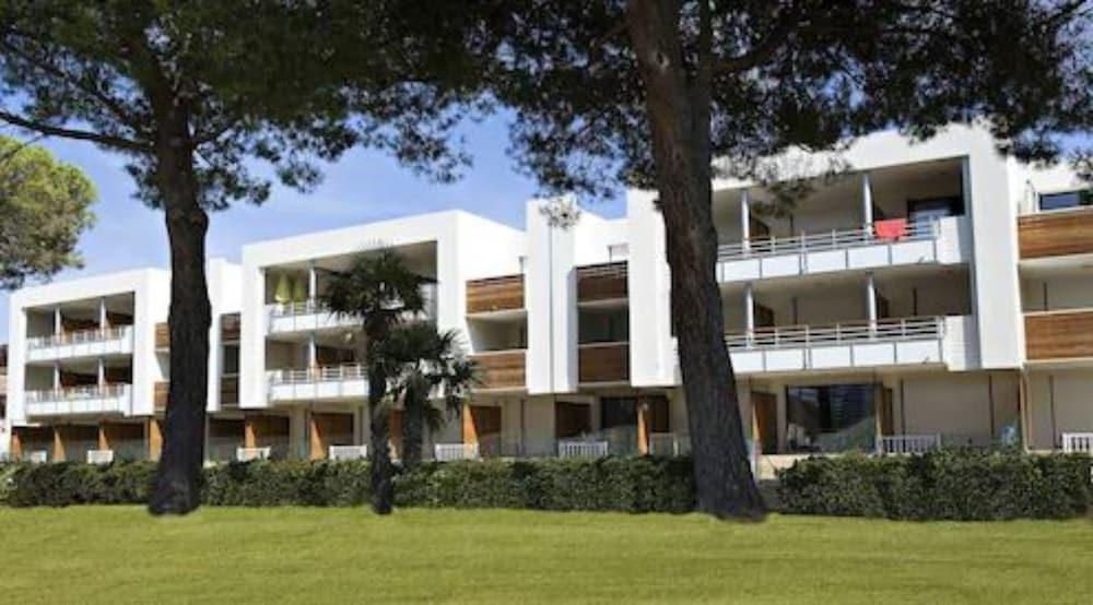 Vacanceole - Residence Carre Marine Mandelieu Buitenkant foto