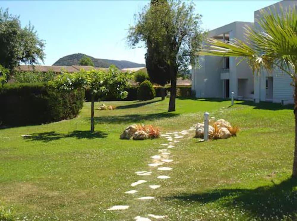Vacanceole - Residence Carre Marine Mandelieu Buitenkant foto