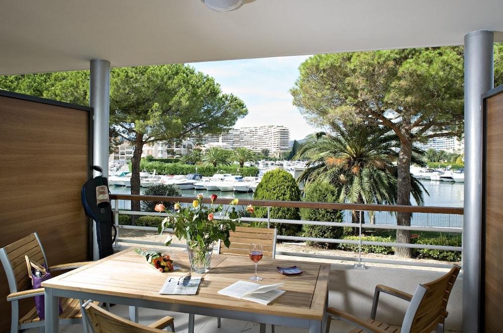Vacanceole - Residence Carre Marine Mandelieu Buitenkant foto