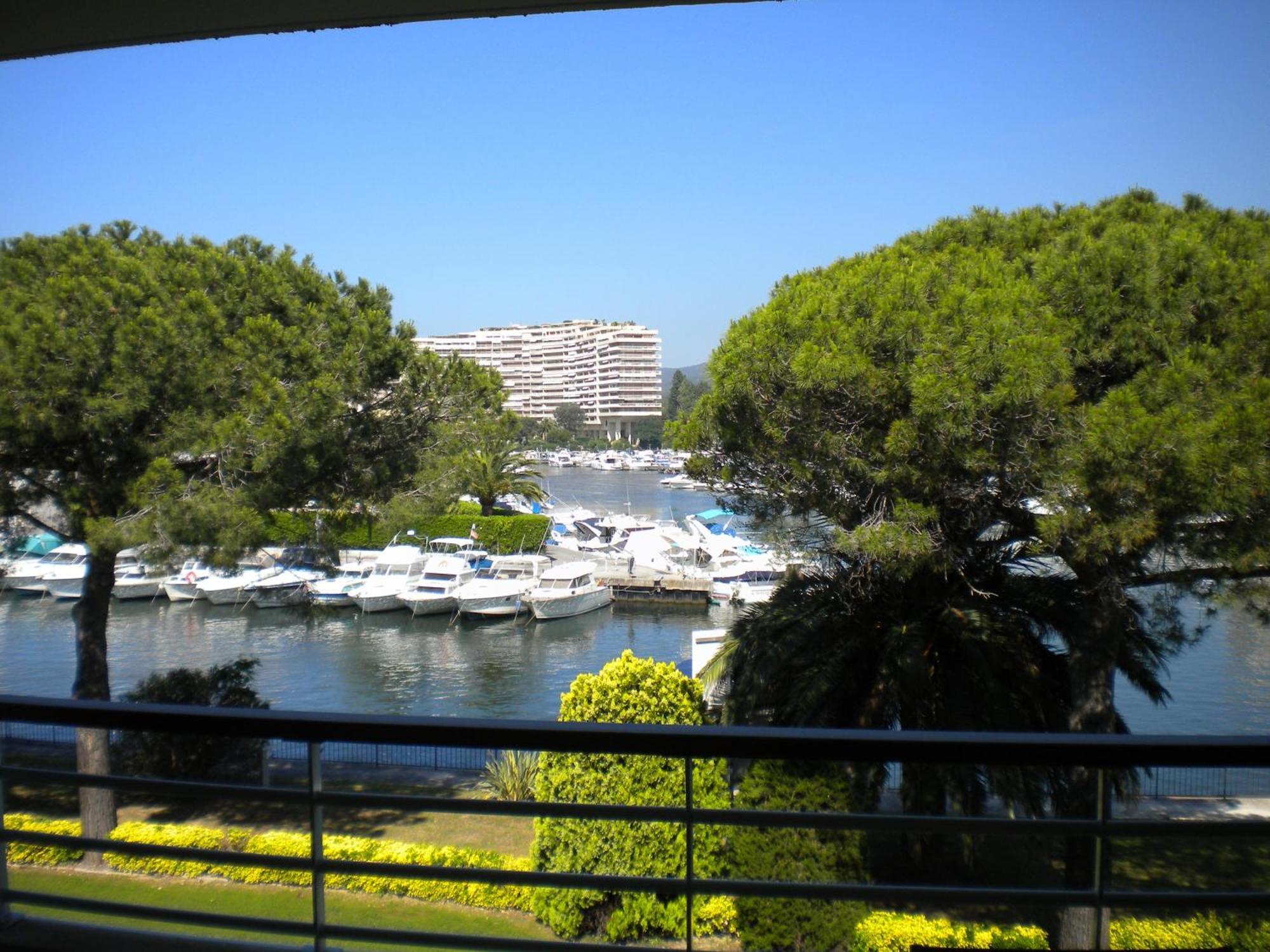 Vacanceole - Residence Carre Marine Mandelieu Buitenkant foto