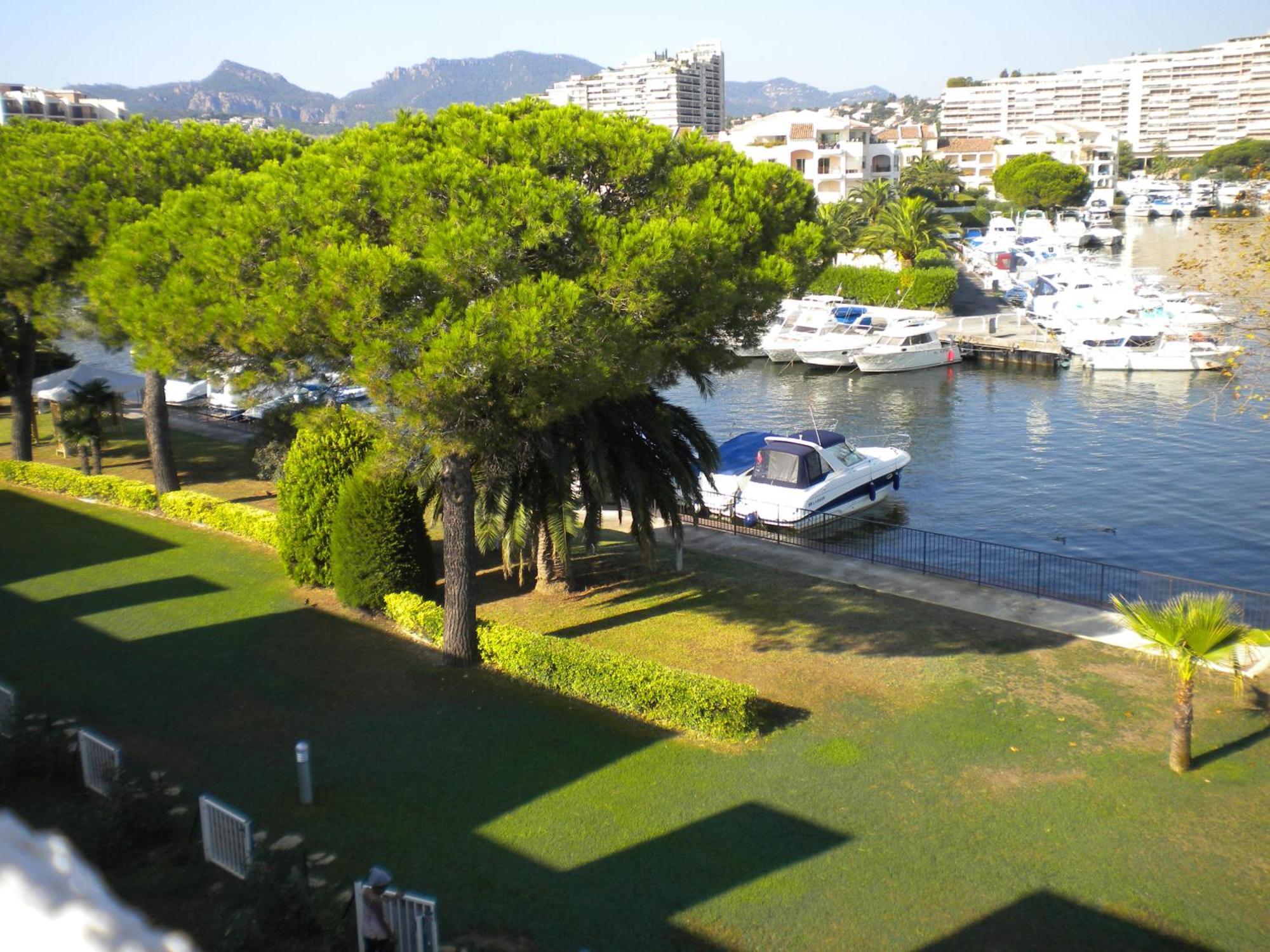 Vacanceole - Residence Carre Marine Mandelieu Buitenkant foto
