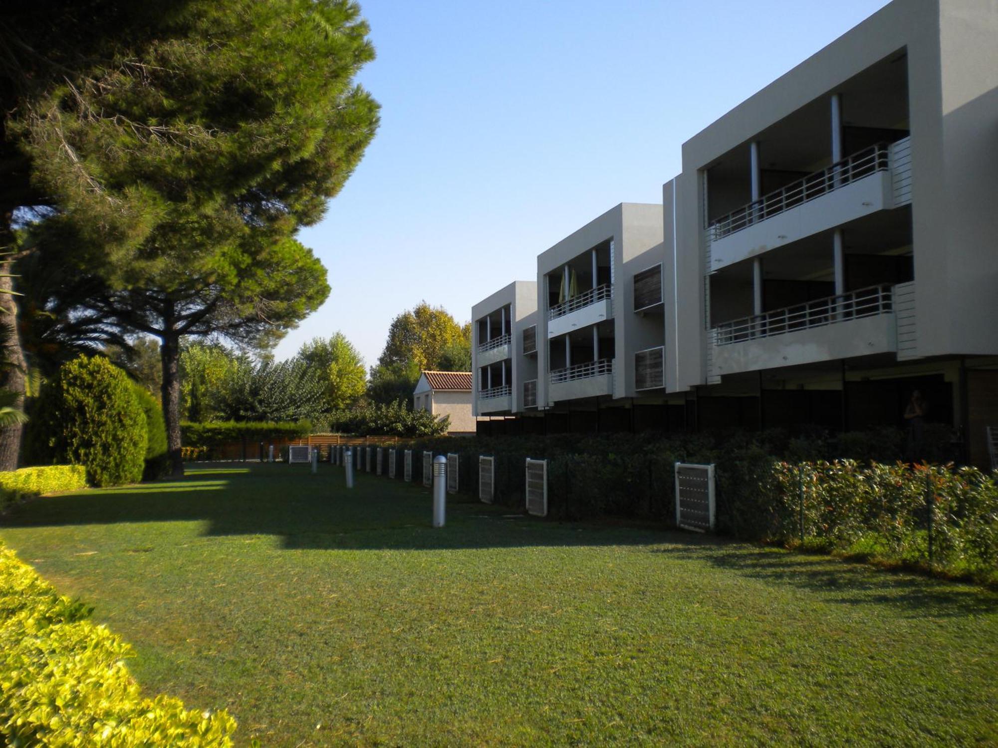 Vacanceole - Residence Carre Marine Mandelieu Buitenkant foto